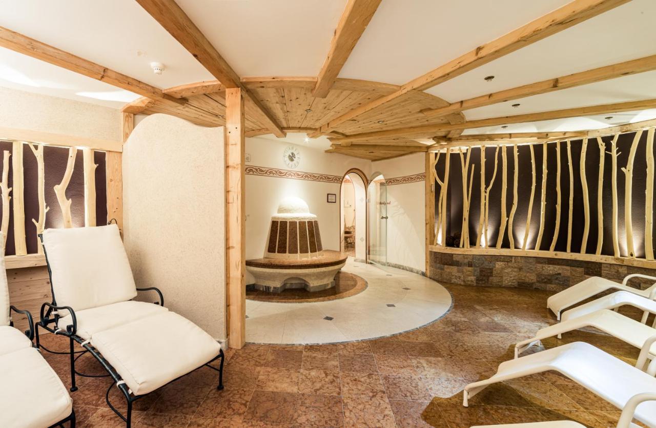 Garni Hotel Rosengarten B&B セルヴァ・ディ・ヴァル・ガルデーナ エクステリア 写真