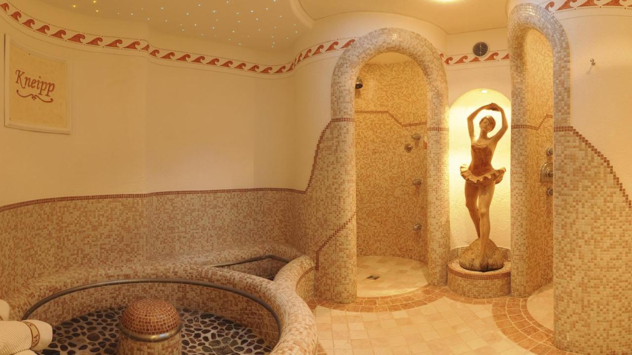 Garni Hotel Rosengarten B&B セルヴァ・ディ・ヴァル・ガルデーナ エクステリア 写真