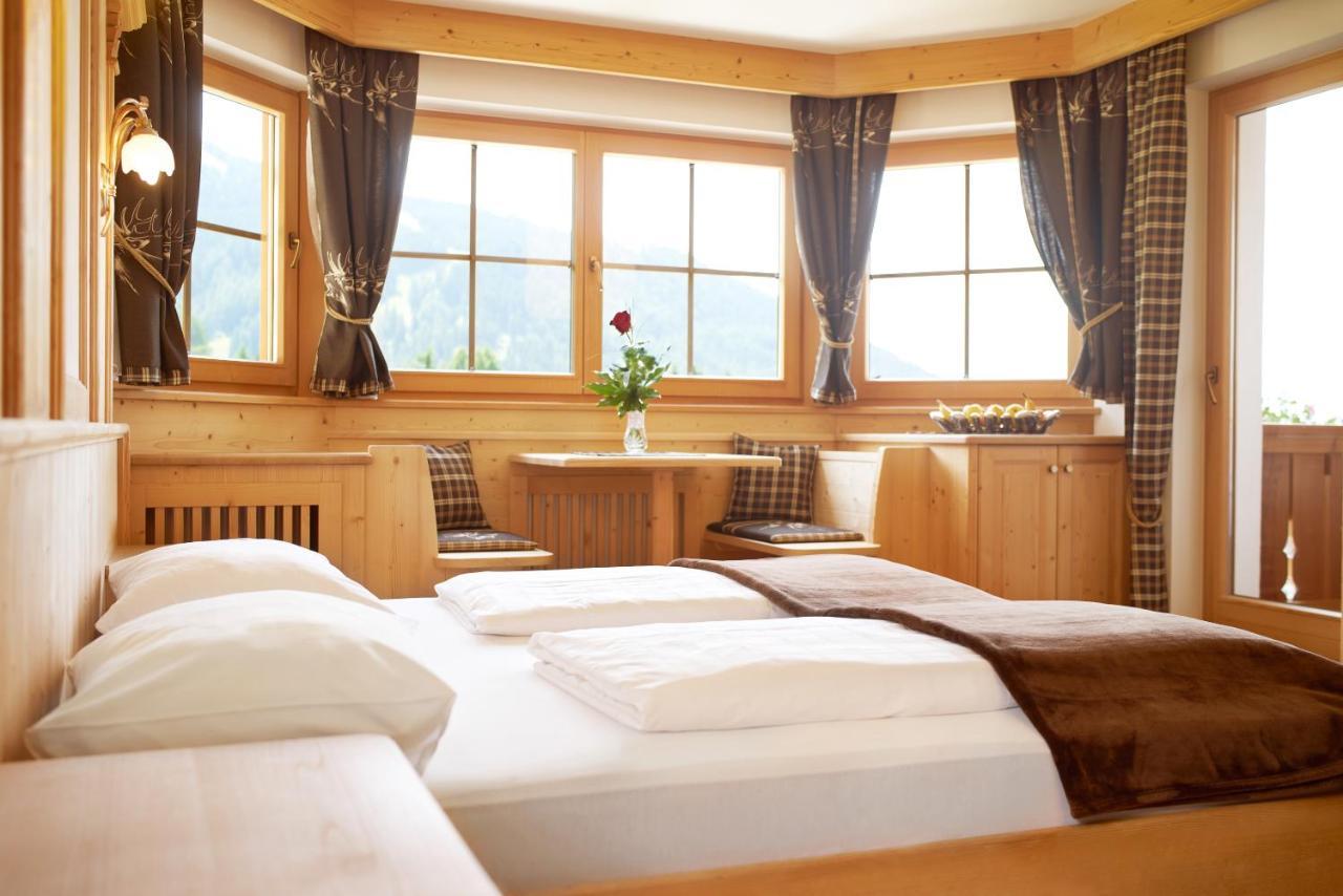 Garni Hotel Rosengarten B&B セルヴァ・ディ・ヴァル・ガルデーナ エクステリア 写真
