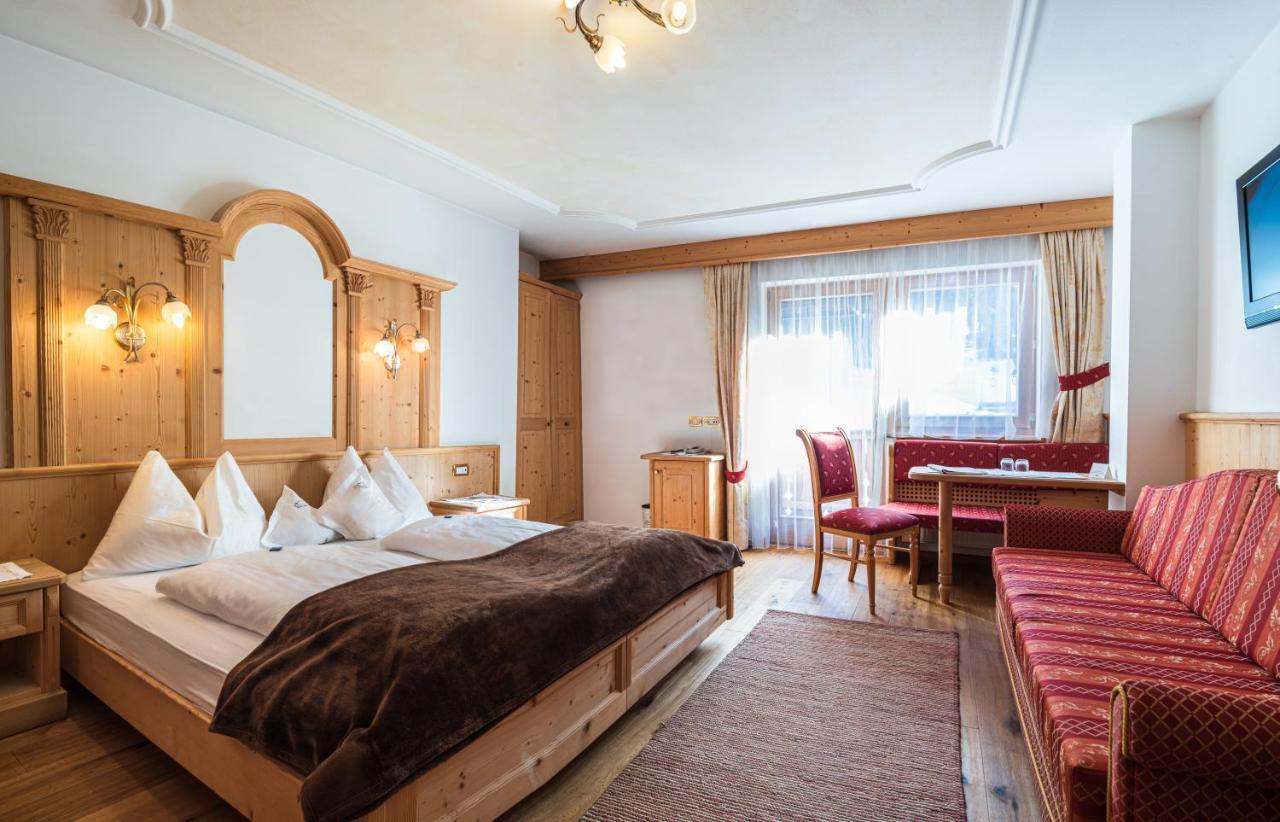 Garni Hotel Rosengarten B&B セルヴァ・ディ・ヴァル・ガルデーナ エクステリア 写真