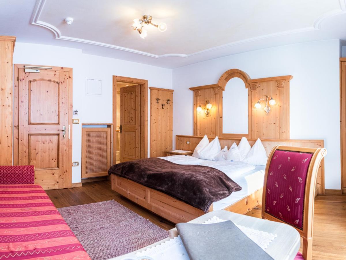 Garni Hotel Rosengarten B&B セルヴァ・ディ・ヴァル・ガルデーナ エクステリア 写真