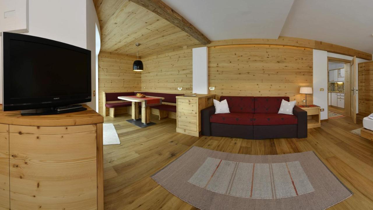 Garni Hotel Rosengarten B&B セルヴァ・ディ・ヴァル・ガルデーナ エクステリア 写真