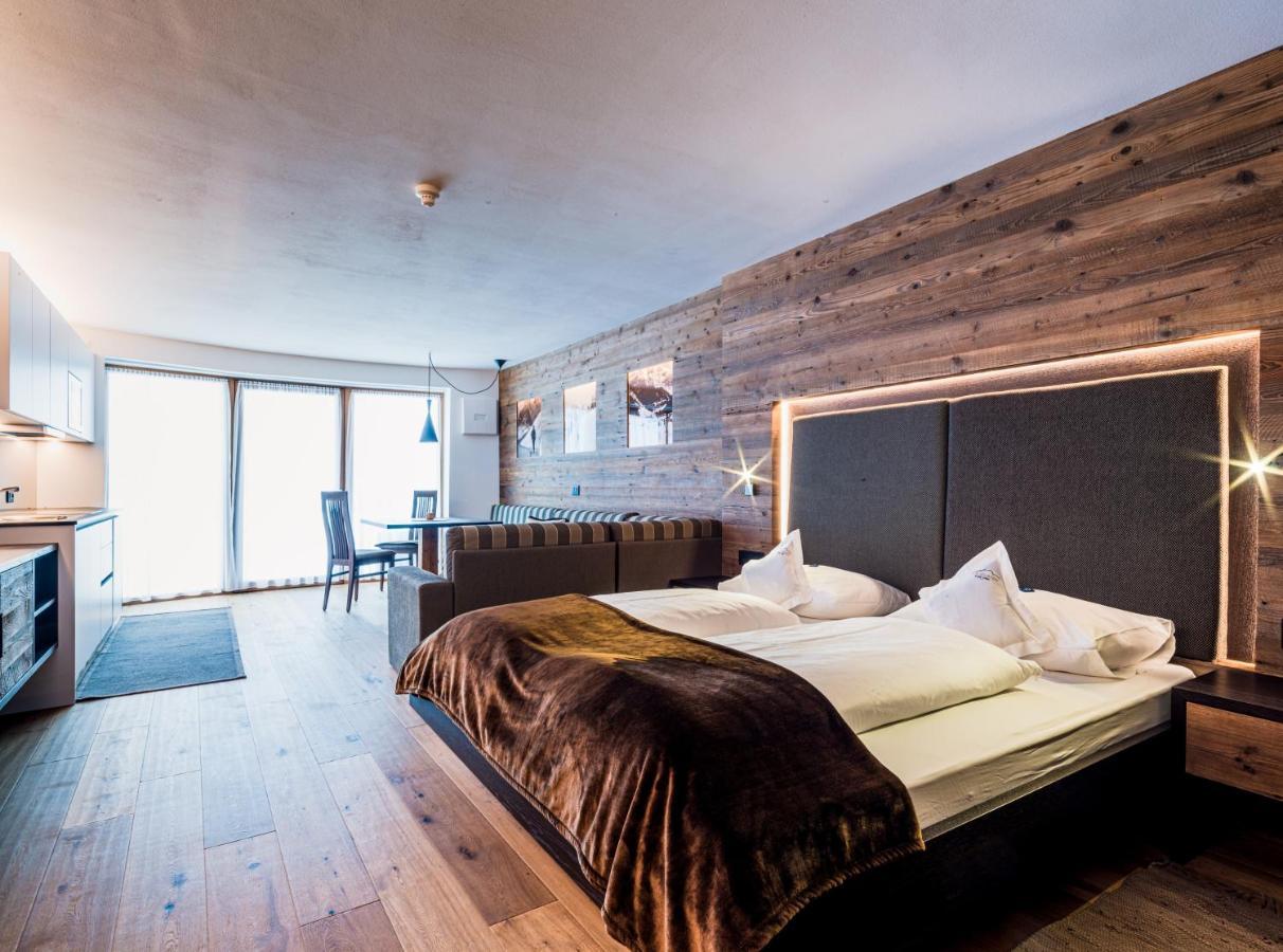 Garni Hotel Rosengarten B&B セルヴァ・ディ・ヴァル・ガルデーナ エクステリア 写真