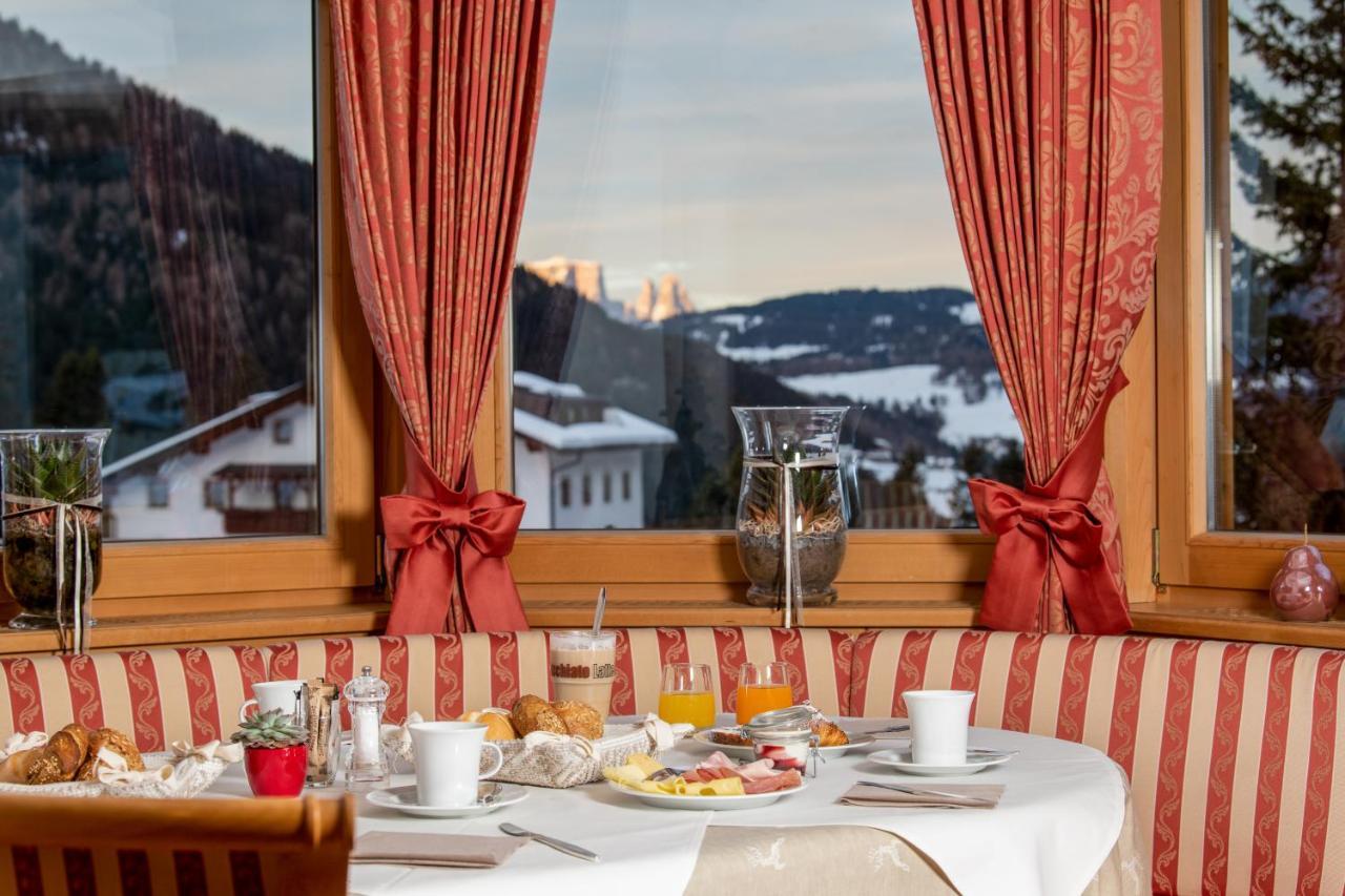 Garni Hotel Rosengarten B&B セルヴァ・ディ・ヴァル・ガルデーナ エクステリア 写真