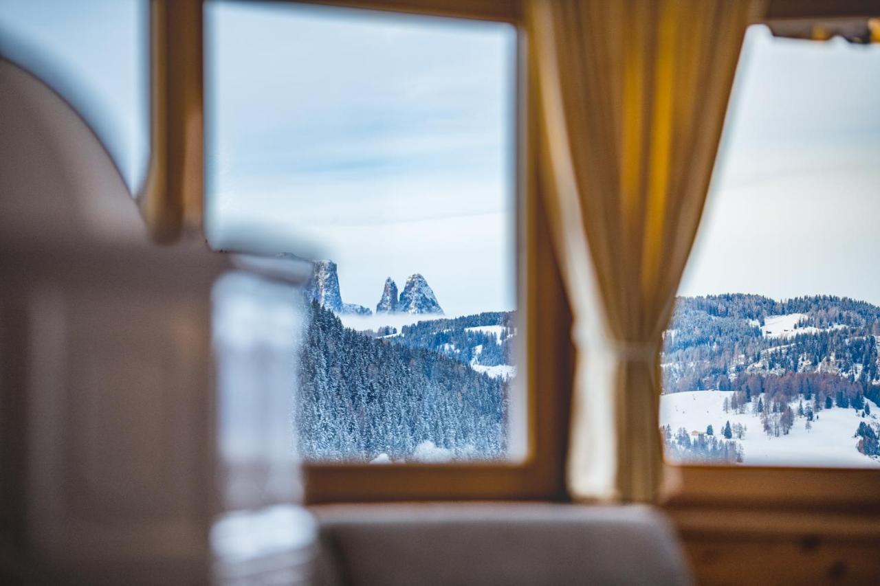 Garni Hotel Rosengarten B&B セルヴァ・ディ・ヴァル・ガルデーナ エクステリア 写真