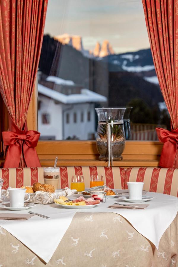 Garni Hotel Rosengarten B&B セルヴァ・ディ・ヴァル・ガルデーナ エクステリア 写真