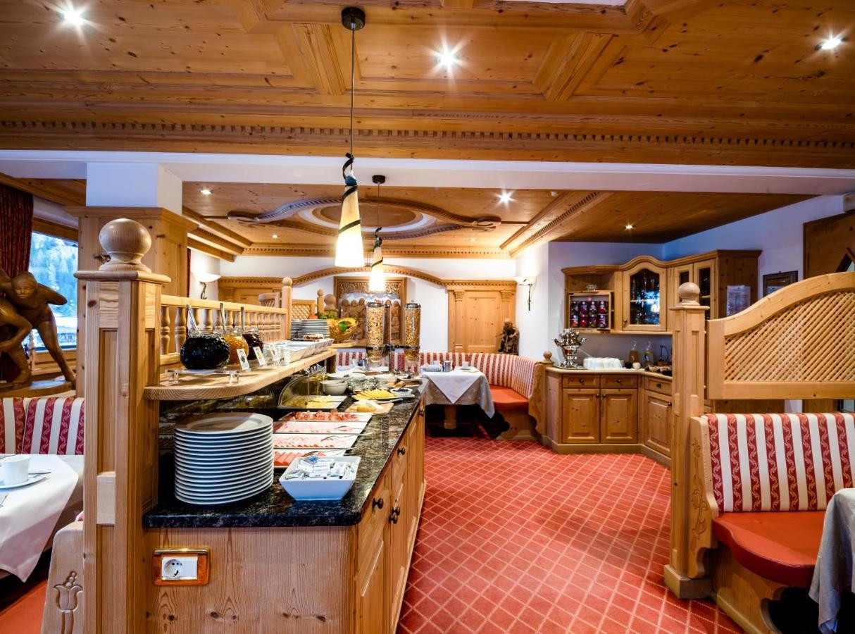 Garni Hotel Rosengarten B&B セルヴァ・ディ・ヴァル・ガルデーナ エクステリア 写真