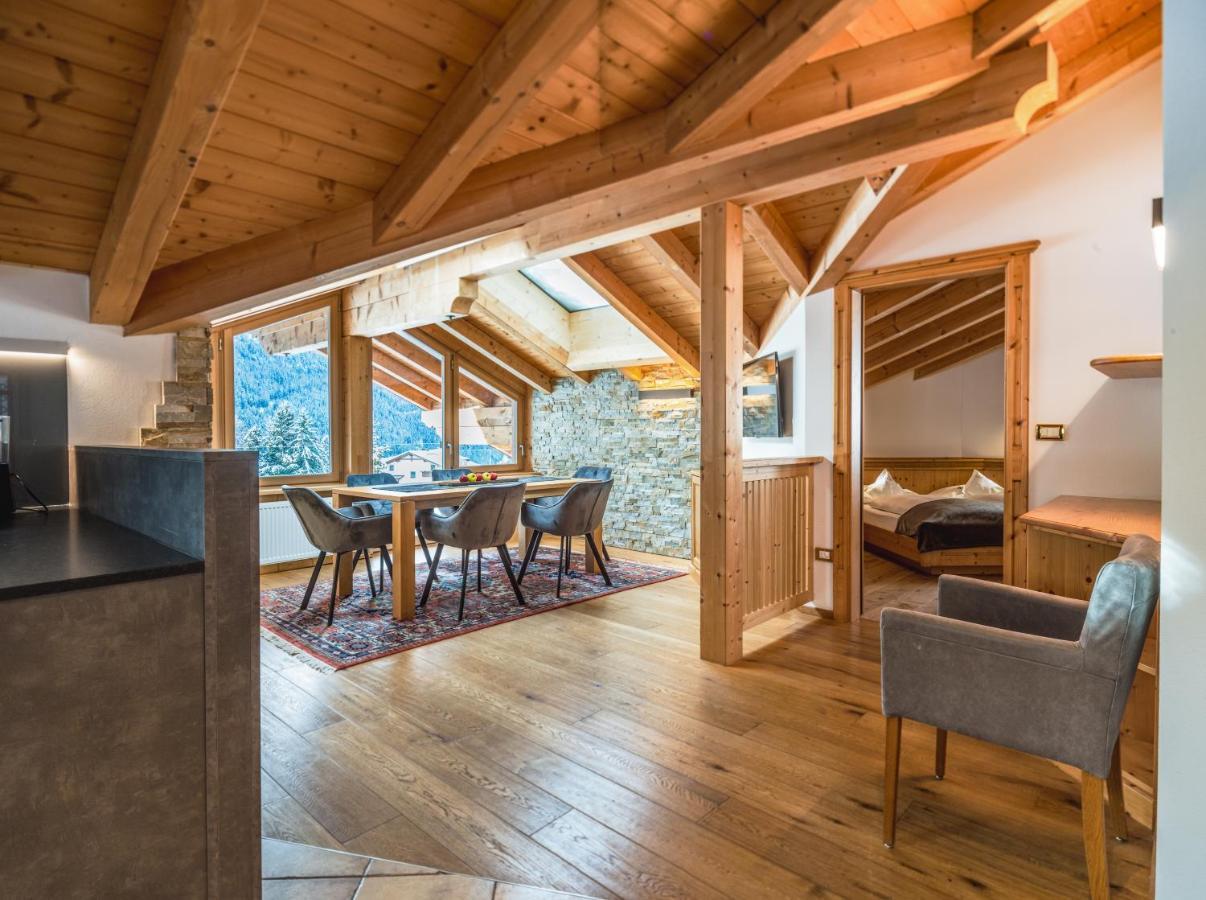 Garni Hotel Rosengarten B&B セルヴァ・ディ・ヴァル・ガルデーナ エクステリア 写真