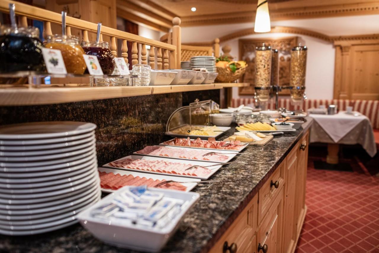 Garni Hotel Rosengarten B&B セルヴァ・ディ・ヴァル・ガルデーナ エクステリア 写真