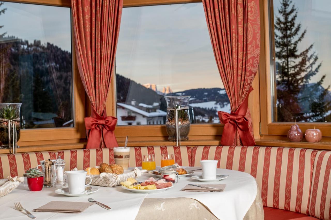 Garni Hotel Rosengarten B&B セルヴァ・ディ・ヴァル・ガルデーナ エクステリア 写真