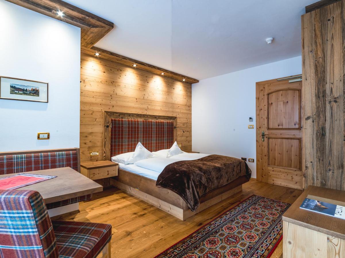 Garni Hotel Rosengarten B&B セルヴァ・ディ・ヴァル・ガルデーナ エクステリア 写真