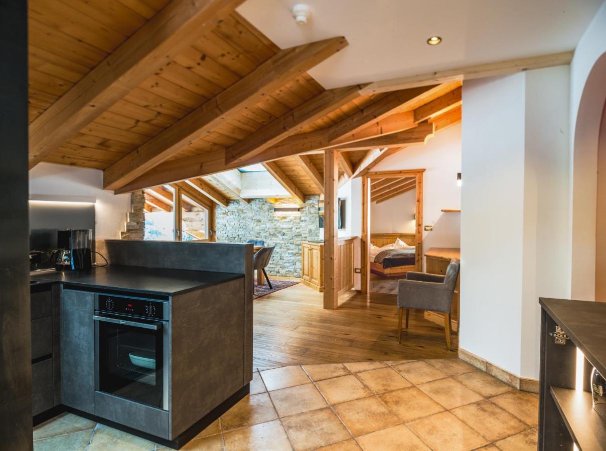 Garni Hotel Rosengarten B&B セルヴァ・ディ・ヴァル・ガルデーナ エクステリア 写真