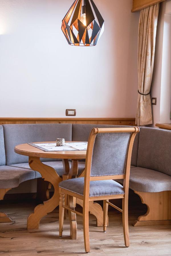 Garni Hotel Rosengarten B&B セルヴァ・ディ・ヴァル・ガルデーナ エクステリア 写真