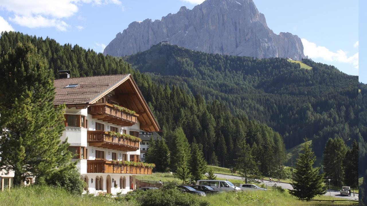 Garni Hotel Rosengarten B&B セルヴァ・ディ・ヴァル・ガルデーナ エクステリア 写真