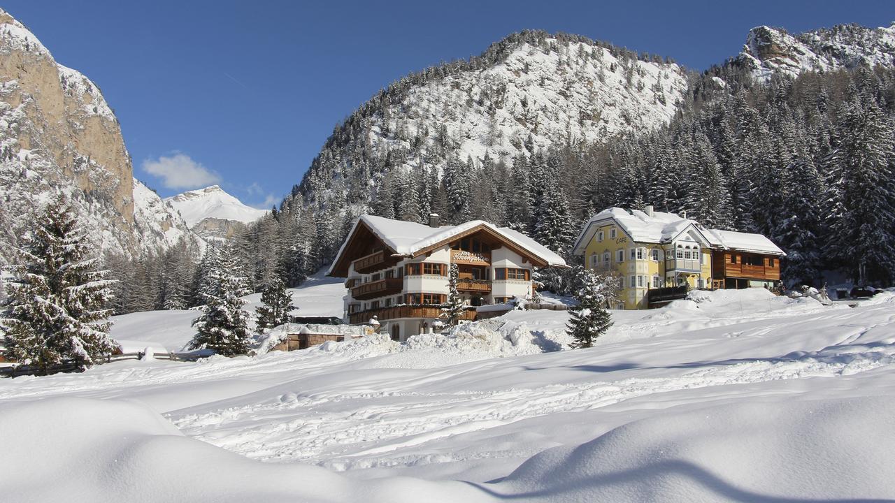 Garni Hotel Rosengarten B&B セルヴァ・ディ・ヴァル・ガルデーナ エクステリア 写真