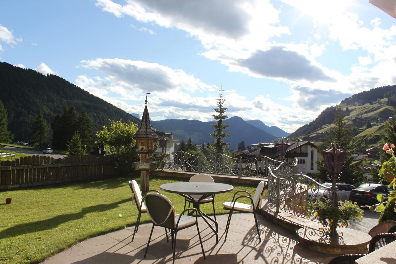 Garni Hotel Rosengarten B&B セルヴァ・ディ・ヴァル・ガルデーナ エクステリア 写真